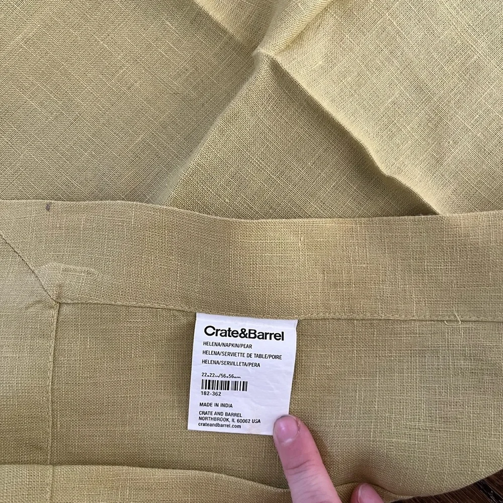 Crate&Barrel Pear Green Linen Napkins 22x22 inch